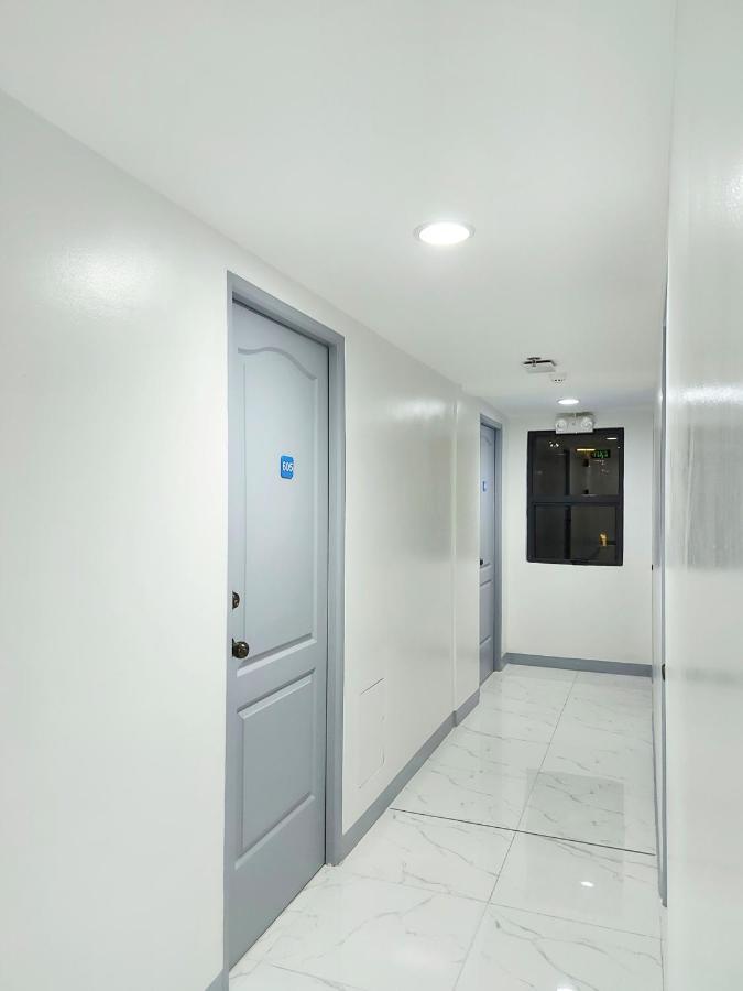 Airobedz Makati - A Value Hotel Manila Bagian luar foto
