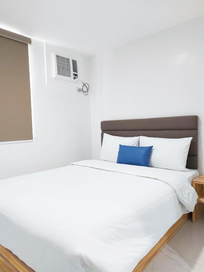 Airobedz Makati - A Value Hotel Manila Bagian luar foto