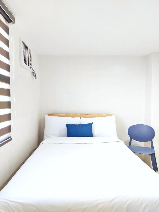 Airobedz Makati - A Value Hotel Manila Bagian luar foto